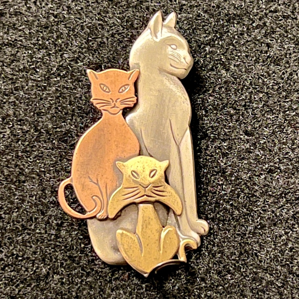 Vintage Cat Brooch. Three Cats, Bronze, Cooper, and Silver Tone. Not stamped.
